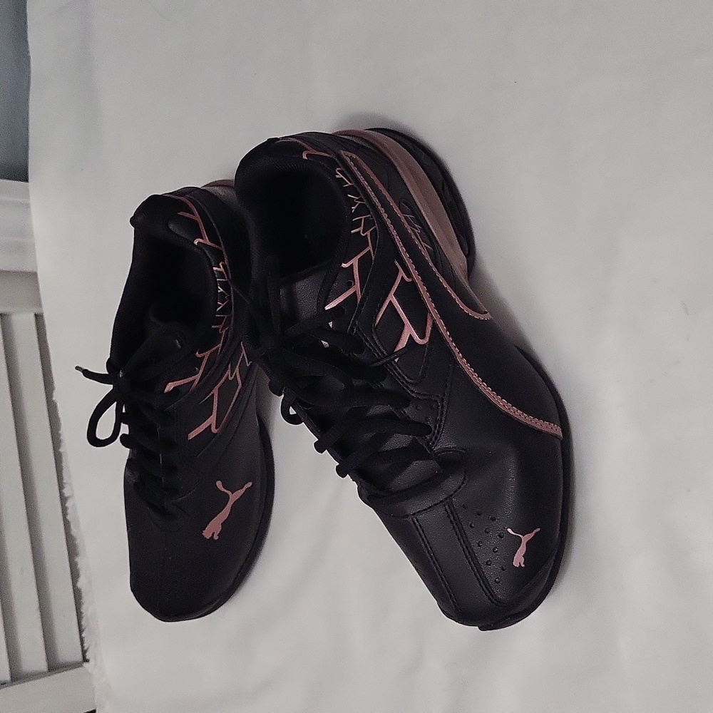 Puma womens sneakers size 6.5 black/mauve color. - Picture 4 of 5